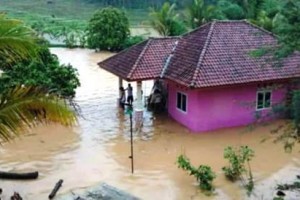 Rumah Nenek Kartinah Terendam Banjir 